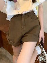 Shorts vaqueros marrones con dobladillo doblado